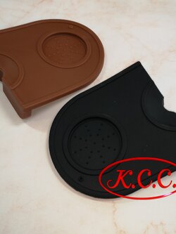 แผ่นซิลิโคน / แผ่นยาง รอง แทมเปอร์ (13.5 x 12.9 x 0.8 ซม.) แบบเข้ามุม สำหรับ แทมเปอร์ 57.5 มม.