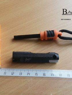 ที่จุดไฟเดินป่า Gerber compact firestarter.