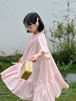 เดรสแขนสั้นลายดอกไม้เล็กๆ สีชมพูอ่อน ผ้าดีมากๆ