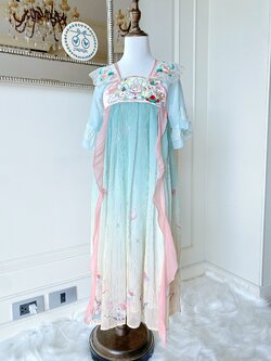 ชุด Hanfu ชายกระโปรงย้อมไล่โทน โทนสีเขียว ปักลายสวยงาม