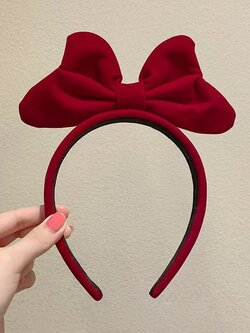ที่คาดผมโบว์ผ้ากำมะหยี่สีไวน์แดง ใส่คู่ชุดสโนว์ไวท์หรือชุดมินนี่เม้าส์