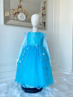 ชุดเจ้าหญิงเอลซ่าน่ารัก ตรงกลางอกปักด้วยดิ้นสีเงิน