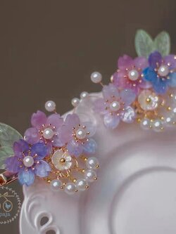 (No.190) ขายเป็นคู่ กิ๊ฟติดผมตรุษจีน ประดับหินสีม่วงรูปดอกไม้เล็กๆ และไข่มุก