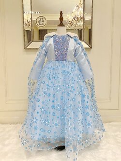 ชุดเจ้าหญิงเอลซ่ารุ่นไฮพรีเมี่ยม มาพร้อมผ้าคลุมสวยอลังจัดเต็ม ผ้าสวย วัสดุคุณภาพ