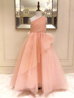 เดรสออกงานราตรียาวไหล่เดียวสีชมพูหวาน (งานไฮพรีเมี่ยม) ดีเทลจับเดรปสวยๆ กระโปรงฟูบาน