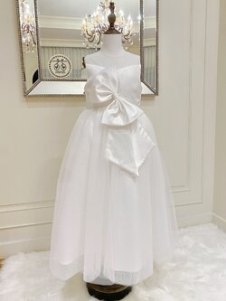 เดรสออกงานราตรียาวแขนกุดสีขาวบริสุทธิ์ ด้านหน้าประดับโบว์โต