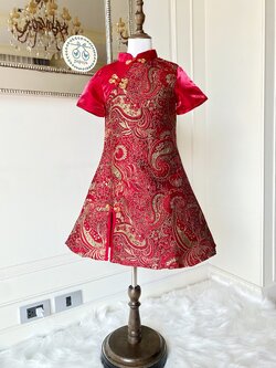 เดรสกี่เพ้าสีแดงทรงเอแขนสั้นทอดิ้นทองลายนูน