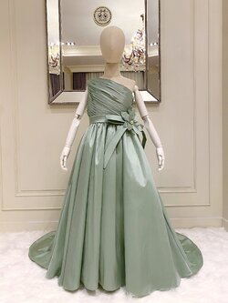 เดรสออกงานราตรียาวไหล่เดียวสีเขียวพาสเทล (งานไฮพรีเมี่ยม) ดีเทลจับเดรปกระโปรงบานยาวแบบหางปลา